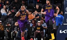 开云下载-湖人险胜活塞，詹姆斯大力表现