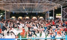 开云体育下载-国际足球赛事热火开赛，球迷沸腾不已