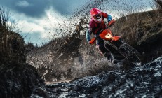 开云体育在线-唯一性的双重奏，英超争冠焦点战与马刺淘汰赛过关76人