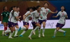 开云平台-墨西哥女足球员喜获双料冠军