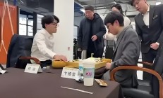 开云体育平台APP-比赛中爆发的争执引发了裁判团队介入