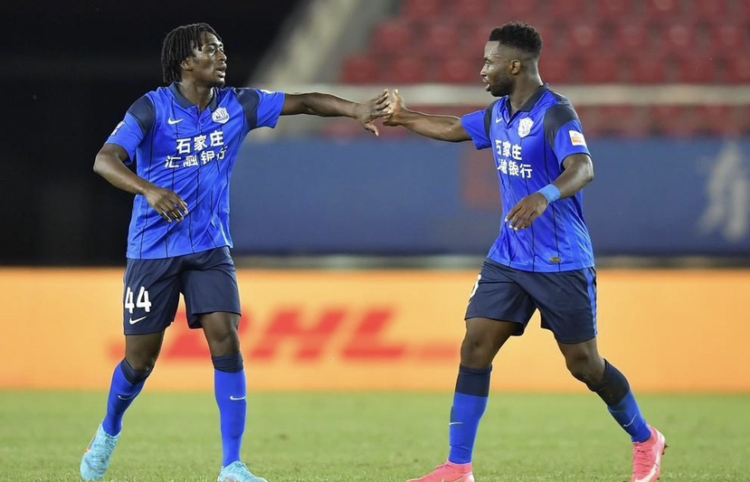 雄狮前锋抢断得手，率领球队反击快攻取胜