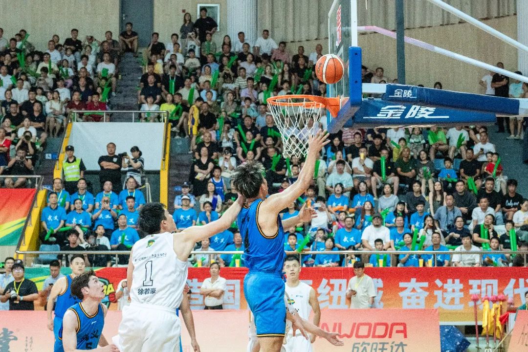 上海队主场逆袭，终场力克四川取得首胜