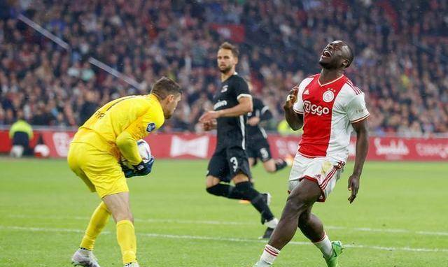 河床联军火力全开，轻松战胜对手实现零封