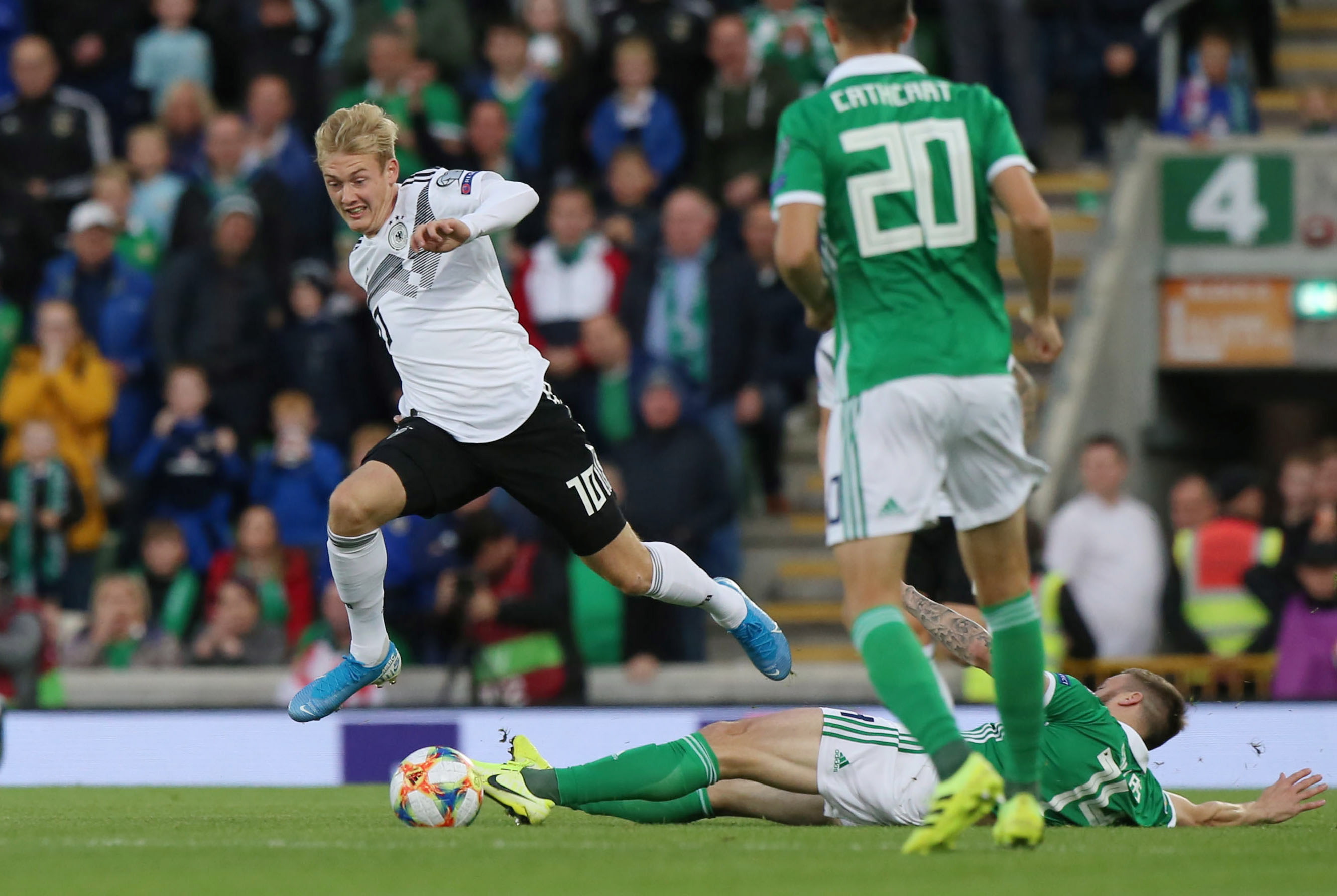 德国大胜北爱尔兰，全取三分加强领先