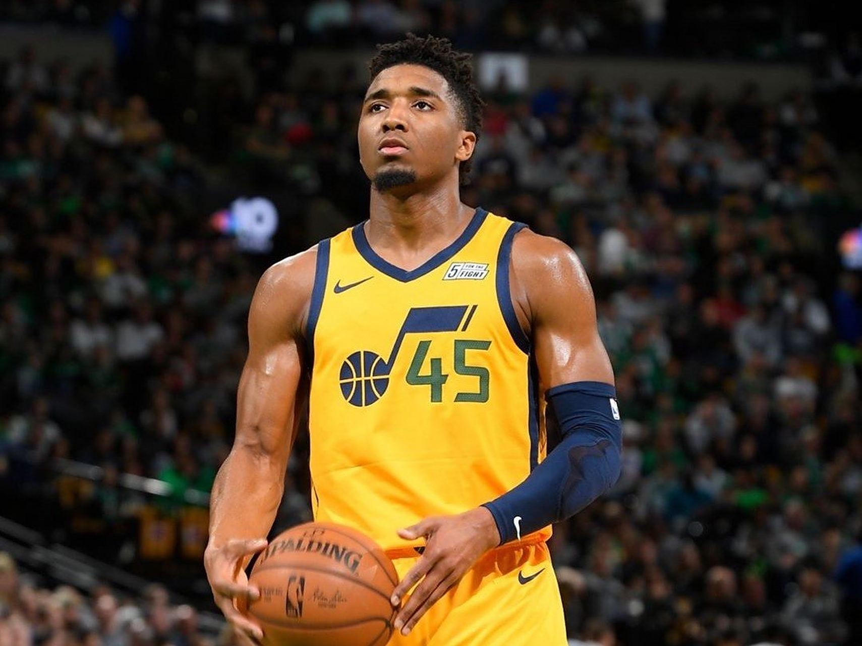 犹他爵士队力克太阳,取得系列赛优势 犹他爵士队力克太阳,取得系列赛优势