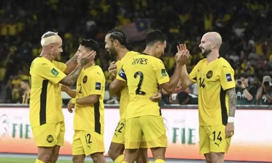 足坛风云变幻,球队排名剧烈摇摆 足坛风云变幻,球队排名剧烈摇摆