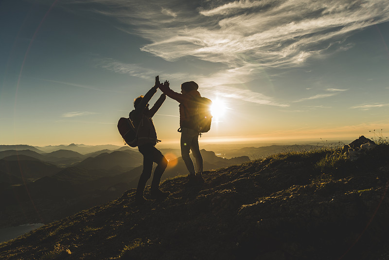 战术年轻执教再登巅峰,声势浩大 战术年轻执教再登巅峰,声势浩大