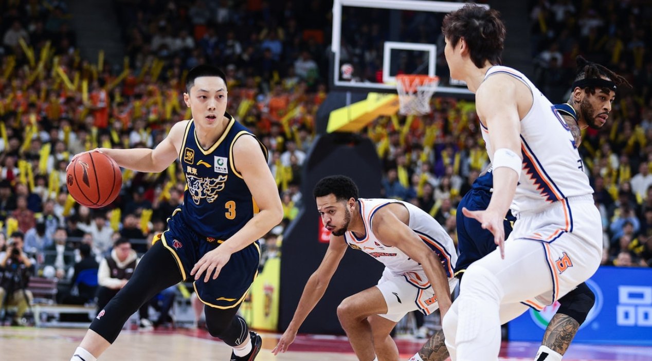 广东队主场力克北京队,保持不败 广东队主场力克北京队,保持不败