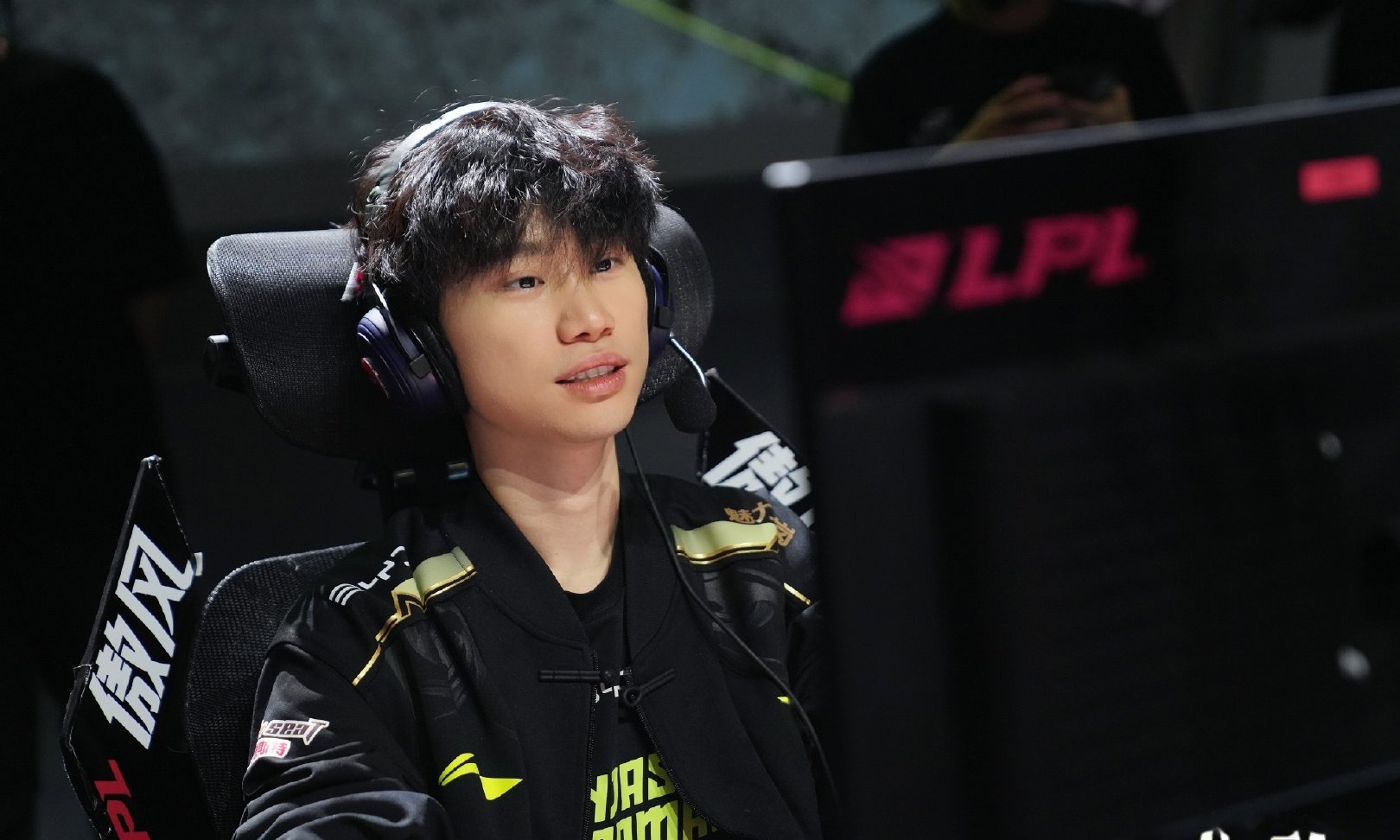 关于T1横扫BLG，Doinb打出惊人五杀强强对话成都决赛之夜，强势挺进下一轮的信息