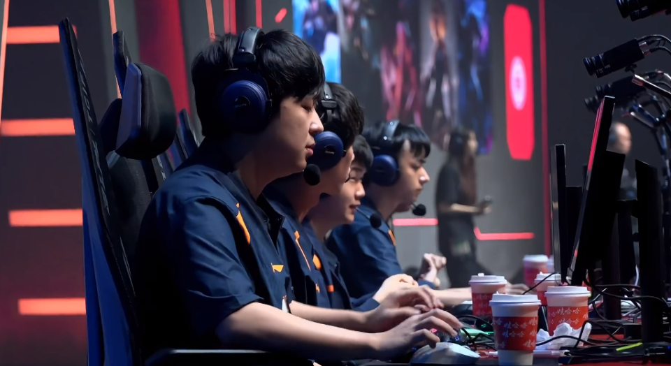 EDG绝杀C9,Viper关键团战开团秒人激烈交锋半决赛,技惊四座 EDG绝杀C9,Viper关键团战开团秒人激烈交锋半决赛,技惊四座