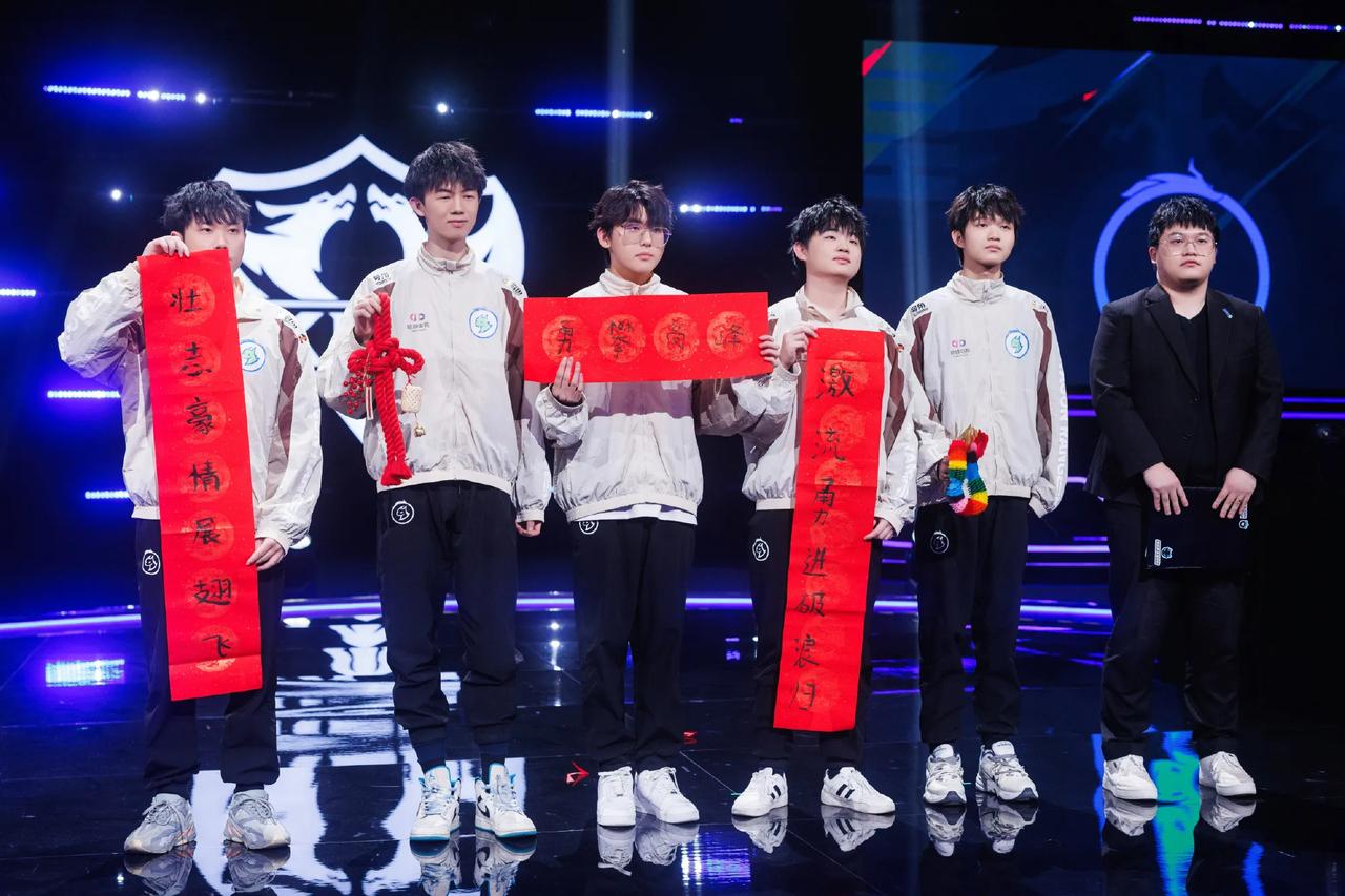 EDG绝杀C9,Viper关键团战开团秒人激烈交锋半决赛,技惊四座 EDG绝杀C9,Viper关键团战开团秒人激烈交锋半决赛,技惊四座