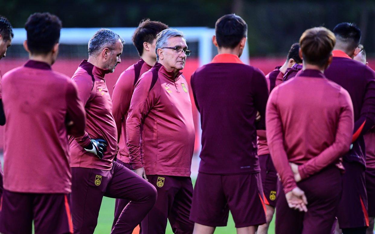 保加利亚队员全力以赴晋级下一轮比赛 保加利亚队员全力以赴晋级下一轮比赛