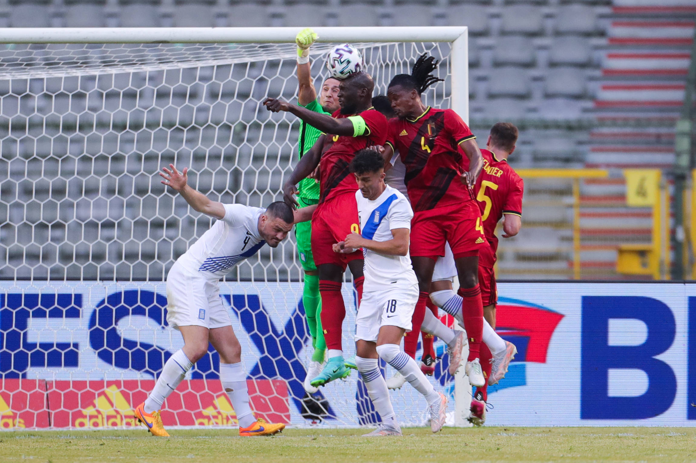 比利时惨败希腊,前景堪忧 比利时惨败希腊,前景堪忧