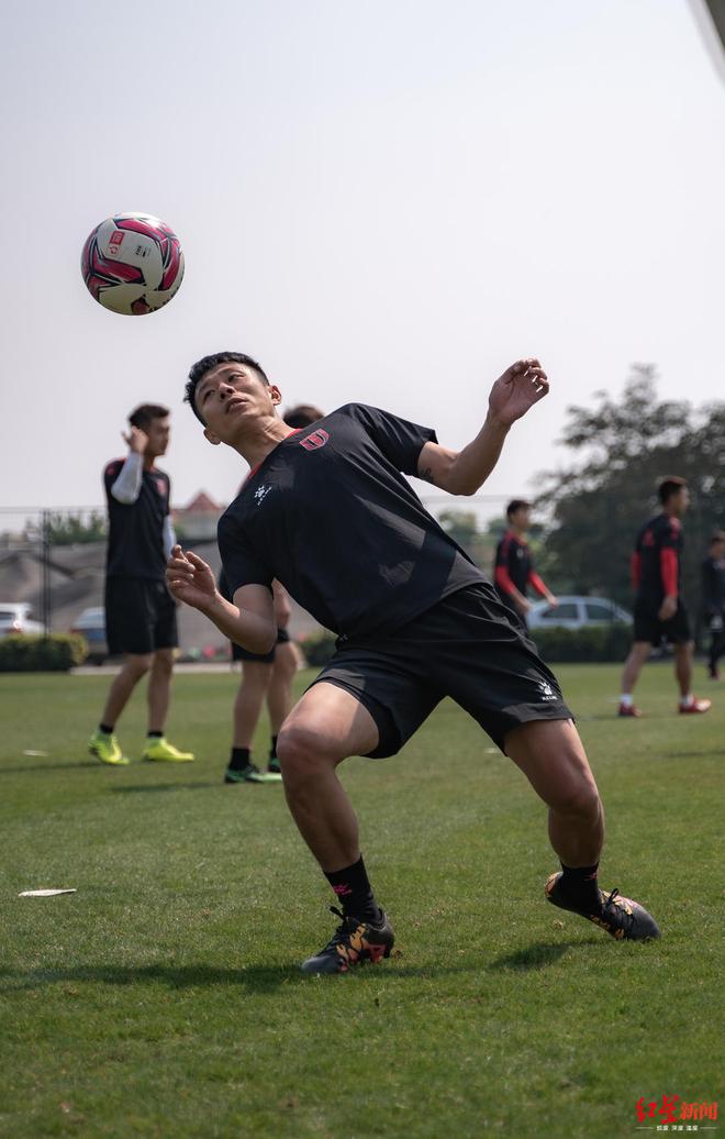 利雅德尼茨球员口罩防护备战