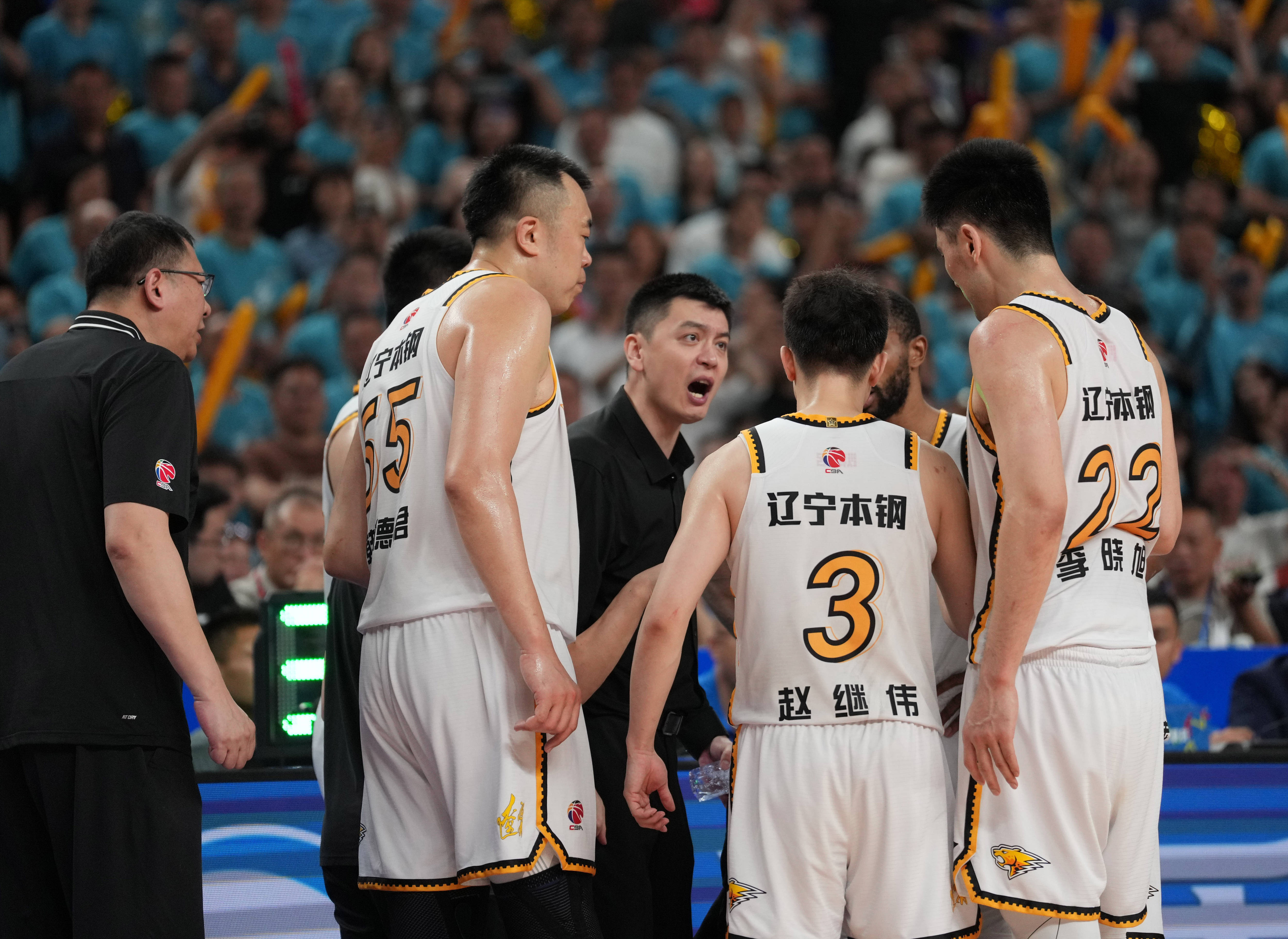 广厦队迎来四川队，激烈角逐将展开