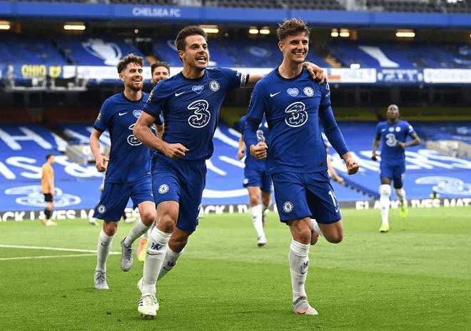 阿贾克斯客场战平皇家社会，欧冠出线形势严峻