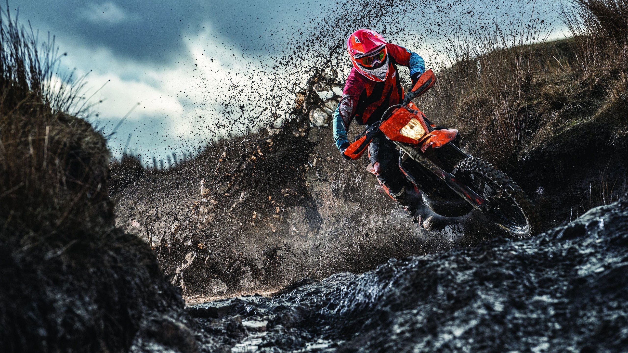 极速与绿茵，当F1的悬念被米兰终结，新西兰见证双线传奇