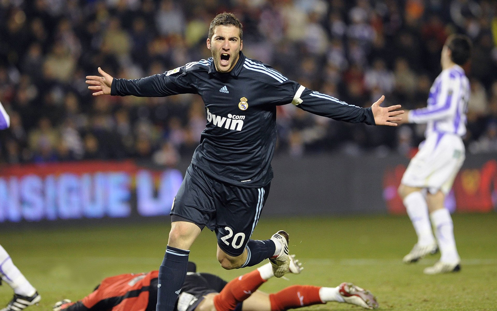 假面戴维斯,在奇才篮网的巨大舞台上,那个无名之人撕下面具