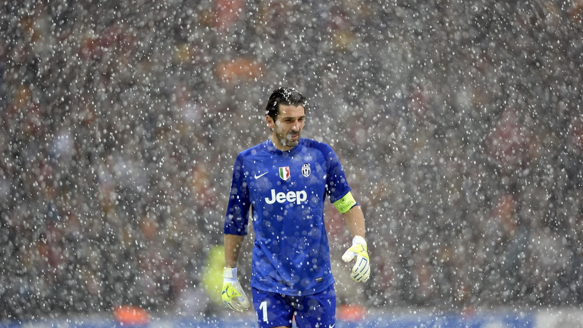 沉默与爆发,35岁苏亚雷斯顶碎时代质疑的一粒窒息制胜球